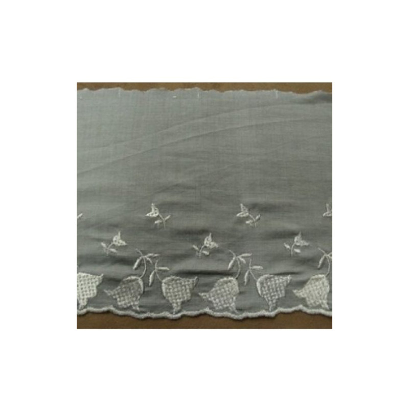 DENTELLE / BRODERIE COTON BLANC BRODEE GRISE 14 cm / hauteur de broderie 6 cm