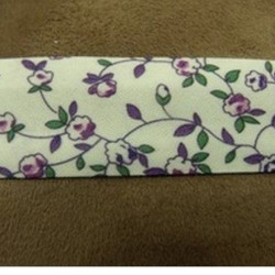 BIAIS LIBERTY coton ou polyester fond blanc & fleurs VIOLET & VERTE 25 mm