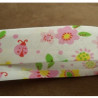 Ruban biais enfants coton fleur rose et jaune sur fond blanc 25 mm