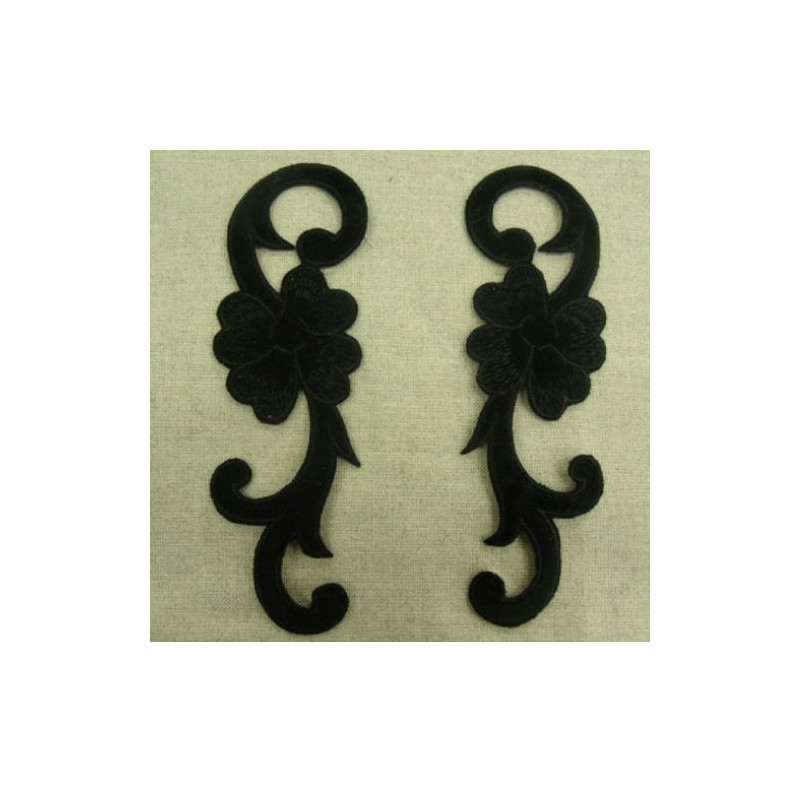 écusson thermocollant suédine,4,5cm sur hauteur 15cm,vendu par paire
