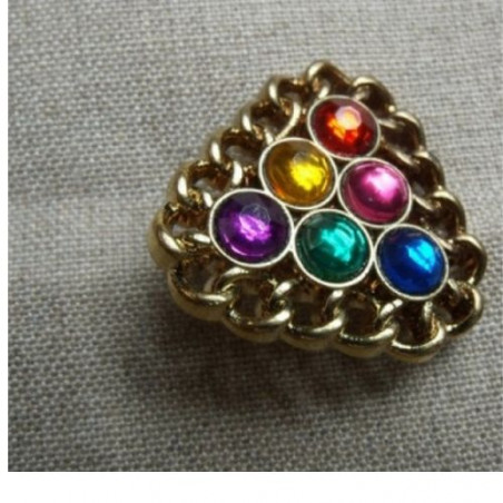 bouton triangle strass multicolore,FORME TRIANGLE MOTIF CHAÎNETTE MÉTAL incrusté au centre de 6 strass multicolore