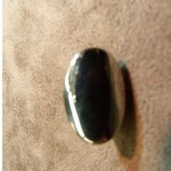 BOUTON OVALE A QUEUE BASE ACRYLIQUE DESSUS METAL LEGER ARGENT,hauteur: 20mm /LARGEUR:12mm