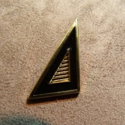 BOUTON MANCHETTE TRIANGLE...