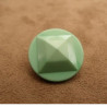 bouton acrylique à queue Motif pyramide 22 mm