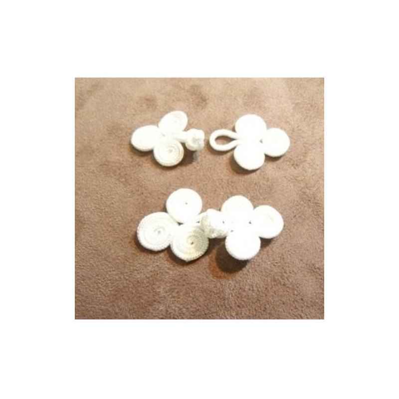 bouton brandebourg longueur 5.5  cm sur largeur de 2.5 cm