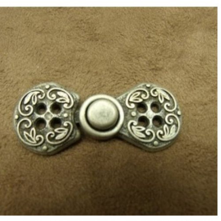 Magnifique attache BRANDEBOURG métal -ARGENT VIEILLIT ,Hauteur: 1,8 cm / Longueur 4,2 cm