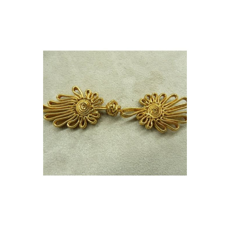 BOUTON BRANDEBOURG doré,longueur 8 cm / largeur 2,5 cm