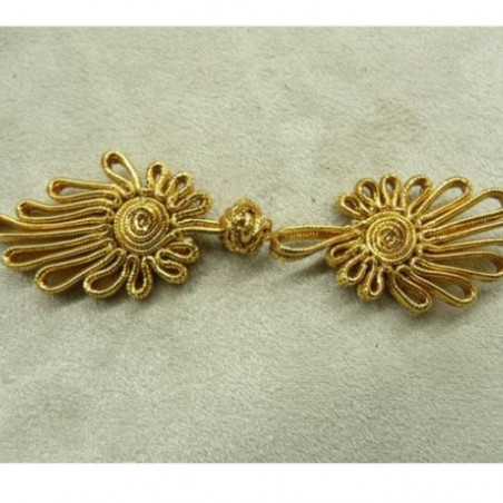 BOUTON BRANDEBOURG doré,longueur 8 cm / largeur 2,5 cm