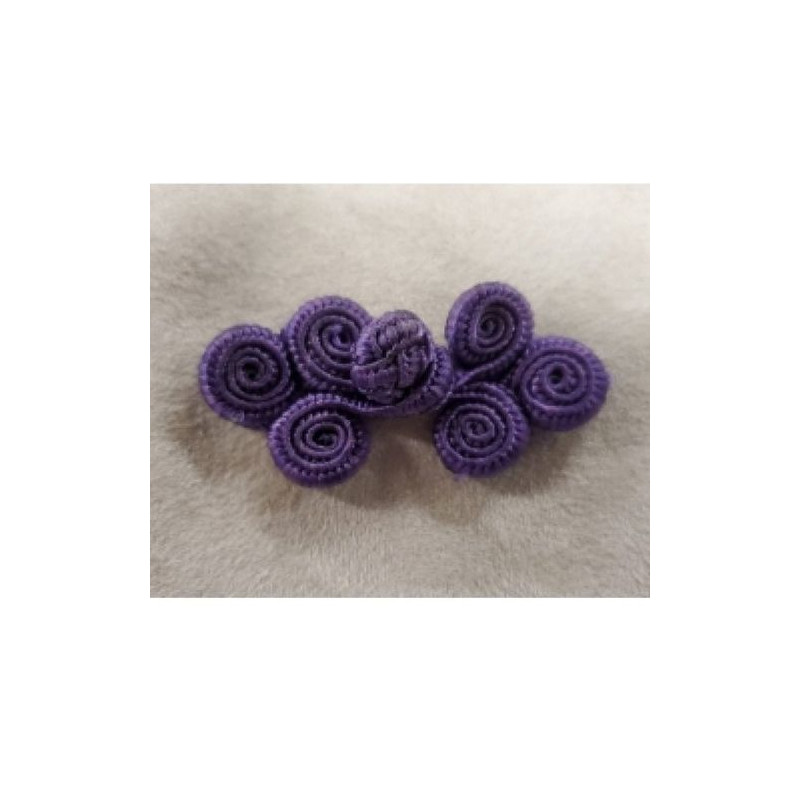 BOUTON BRANDEBOURG VIOLET longueur 5.5 cm sur largeur de,2.5 cm