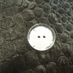 Bouton acrylique nacré crème transparent à 2 trous – 3 tailles disponibles