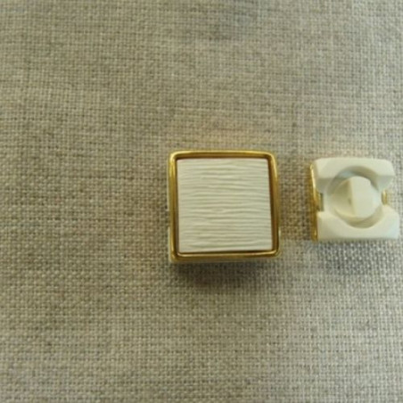 bouton acrylique carré crème et or , à queue, garnit métal, de belle qualité