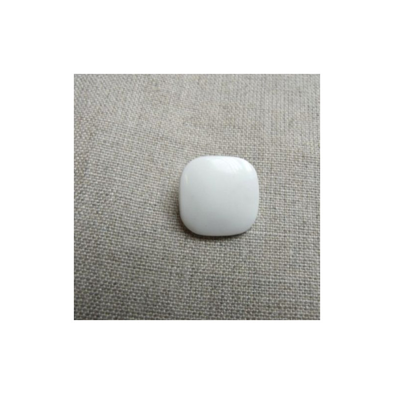 Bouton carré acrylique  à queue blanc 17 mm