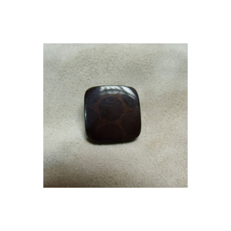BOUTON CARRE ACRYLIQUE  A QUEUE MARRON ,20 mm,de belle qualité