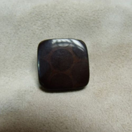 BOUTON CARRE ACRYLIQUE  A QUEUE MARRON ,20 mm,de belle qualité