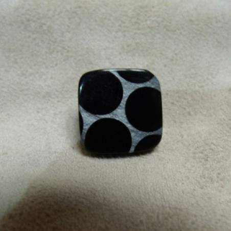 BOUTON CARRE ACRYLIQUE ARGENT & NOIR,de belle qualité