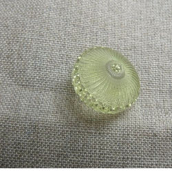 bouton acrylique à queue vert anis ,de belle qualité