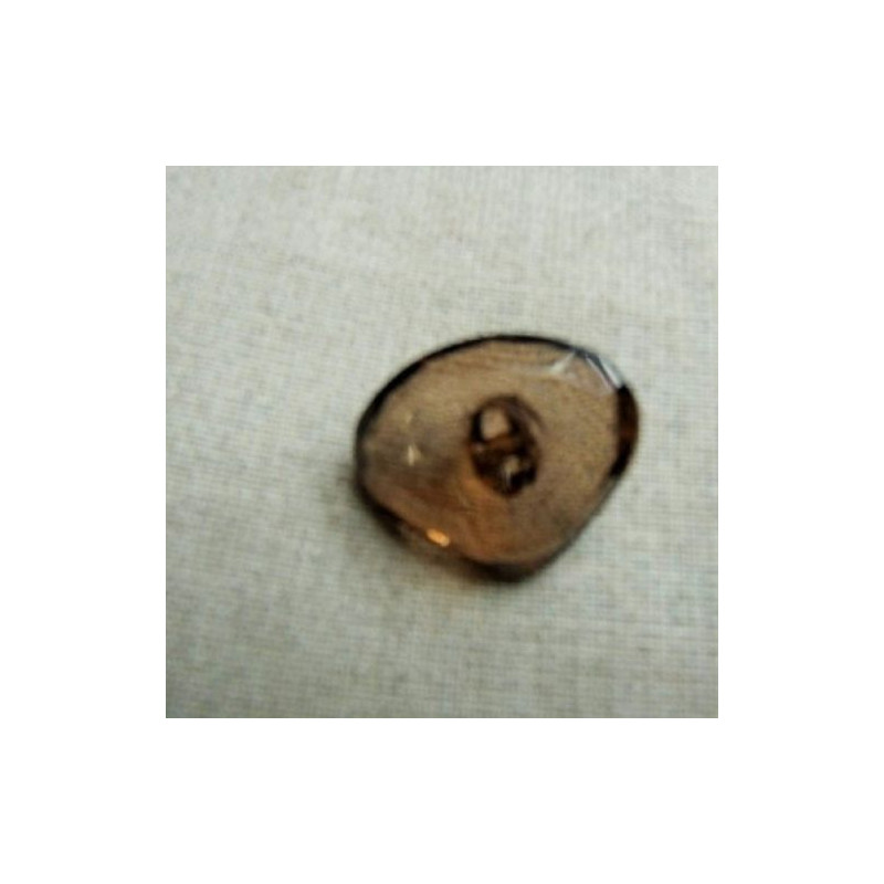 bouton triangle acrylique  marron transparent , à queue,largeur 25mm sur longueur 22mm