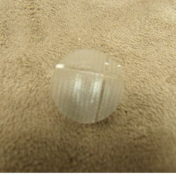 BOUTON ACRYLIQUE A QUEUE TRANSPARENT EFFET ANGLE DROIT ,de belle qualité