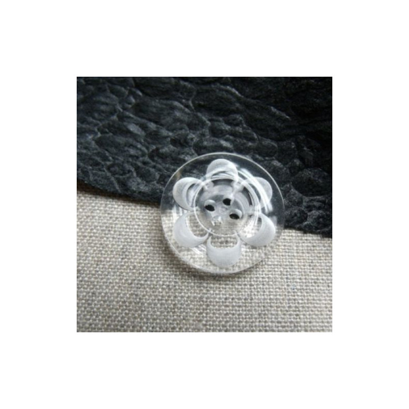 bouton acrylique  a 4 trous  fleurs transparentes,22 mm,de belle qualité