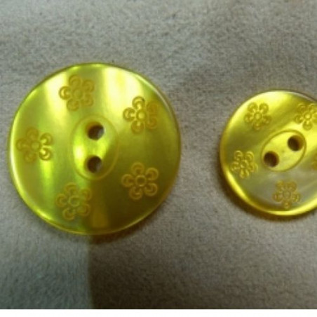 bouton acrylique motif fleurs jaune,de belle qualité