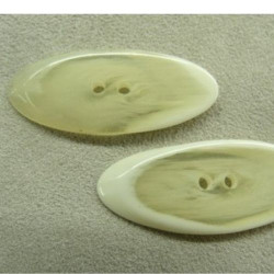 BOUTON / BÛCHETTE à 2 TROU BLANC CASSÉE ,LONGUEUR: 4,5 cm / LARGEUR: 1,7 cm