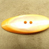 BOUTON/ BUCHETTE à 2 trous ORANGE,LONGUEUR: 4,5 cm / LARGEUR: 1,7 cm