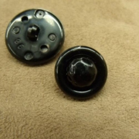 bouton acrylique composé sur fond noir