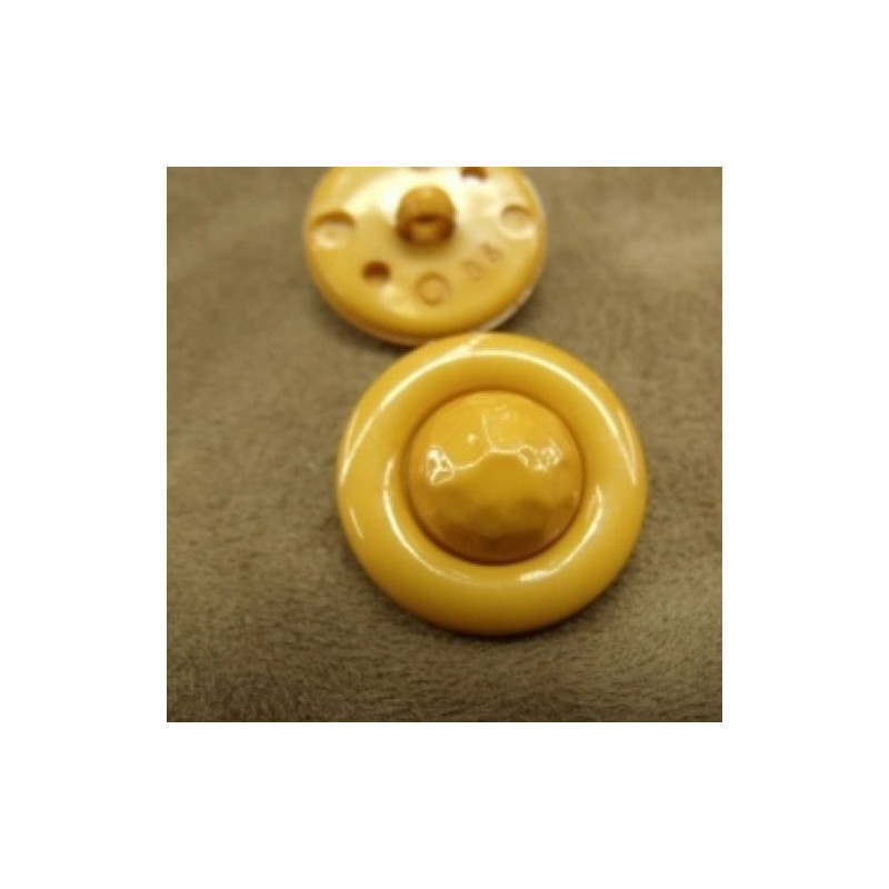 bouton acrylique composé sur fond moutarde,22 mm,de belle qualité