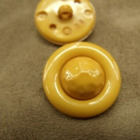 bouton acrylique composé sur fond moutarde,22 mm,de belle qualité