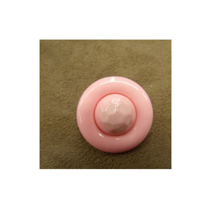 bouton acrylique composé sur fond rose pale,28 mm,de belle qualité