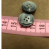 bouton acrylique gris à 4 trous 1.7 cm, de belle qualité