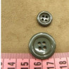 bouton acrylique gris foncé  à 4 trous