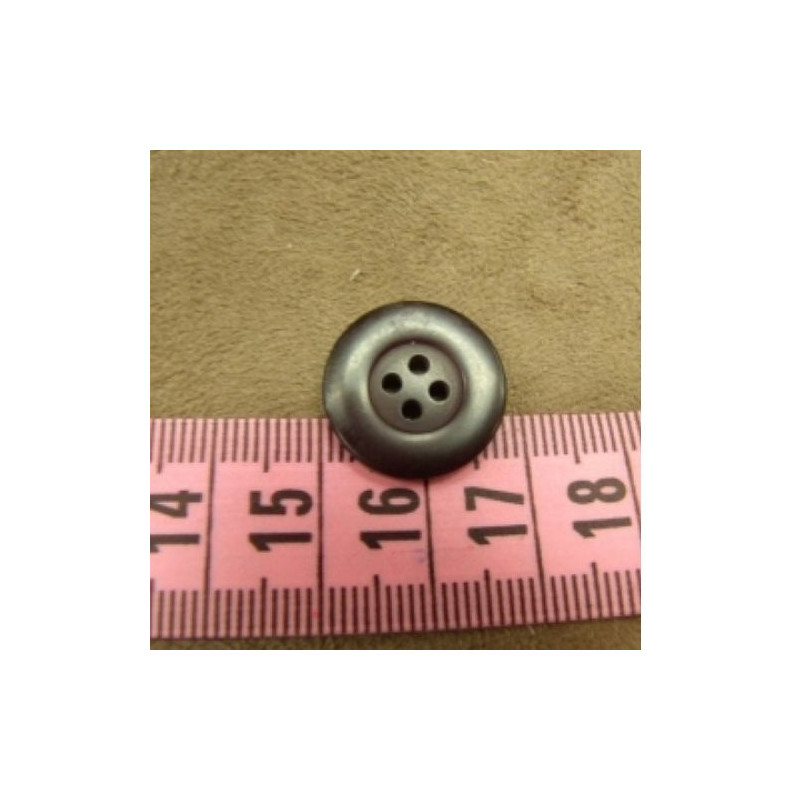 bouton acrylique beige  à 4 trous, 17 mm,de belle qualité