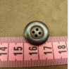 bouton acrylique beige  à 4 trous, 17 mm,de belle qualité