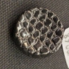 bouton acrylique noir façon lézard, 25 mm, vendu par 6