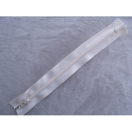 fermeture a glissiere 18 cm