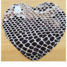 COUDIERE SIMILI CUIR PYTHON MOTIF COEUR LARGEUR 10 CM /HAUTEUR 10 CM