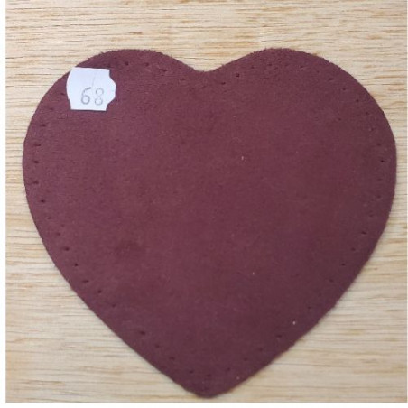petite coudiere simili daim motif coeur largeur 10 cm /hauteur 10 cm