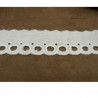 Broderie anglaise coton à trous blanche 4 cm