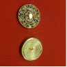 bouton/bijou métallique incrusté  de petites pierres 26 mm