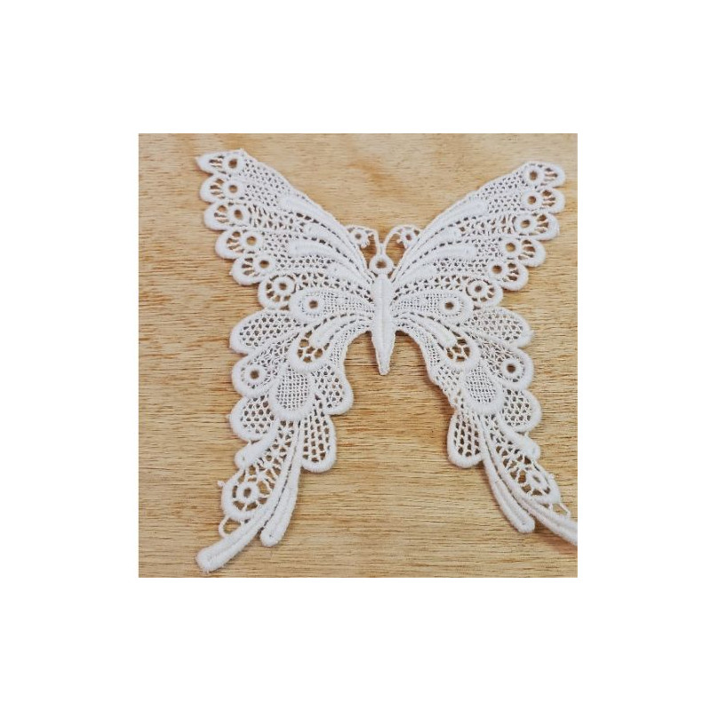 Applique Brodée Papillon en Dentelle – Écrue ou Noire
