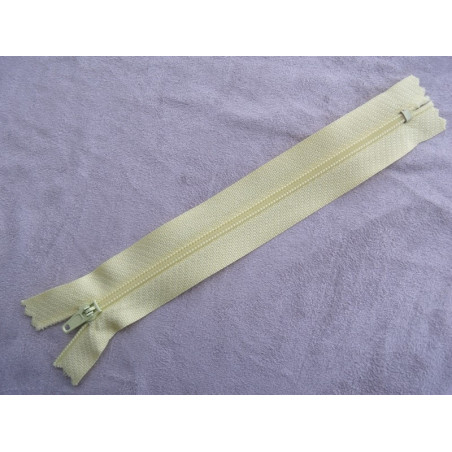 FERMETURE A GLISSIÈRE NON SÉPARABLE-15cm- JAUNE PAILLE FERMETURE A GLISSIÈRE NON SÉPARABLE-15cm- JAUNE PAILLE