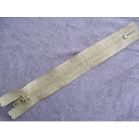 FERMETURE A GLISSIÈRE NON SÉPARABLE –15cm- JAUNE IMPÉRIAL FERMETURE A GLISSIÈRE NON SÉPARABLE –15cm- JAUNE IMPÉRIAL