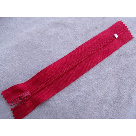 FERMETURE A GLISSIÈRE –12cm ROUGE -NON SÉPARABLE FERMETURE A GLISSIÈRE –12cm ROUGE -NON SÉPARABLE