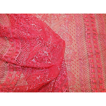 DENTELLE DE CALAIS EN LAIZE ROUGE DENTELLE DE CALAIS EN LAIZE ROUGE