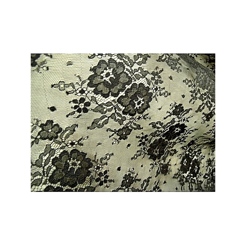 DENTELLE DE CALAIS EN LAIZE MOTIF BOUQUET FLORAL SURBRODÉE TULLE NOIR