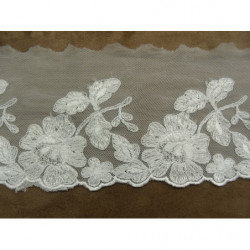 DENTELLE DE CALAIS- 10 cm- BLANCHE- brodée sur tulle 