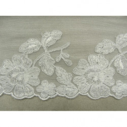 DENTELLE DE CALAIS- 10 cm- BLANCHE- brodée sur tulle