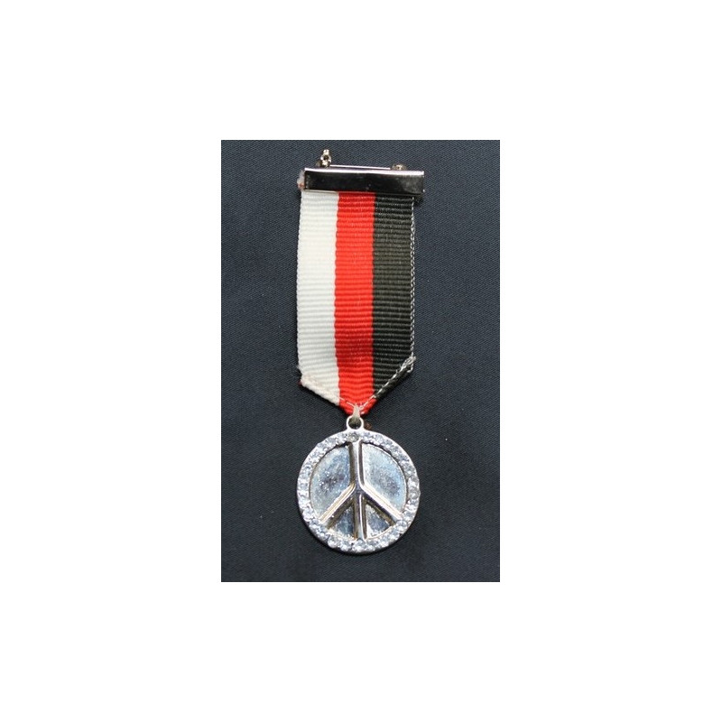 broche medaille