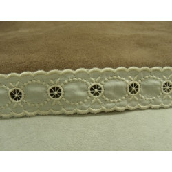 BRODERIE ANGLAISE ENTRE 2 -3